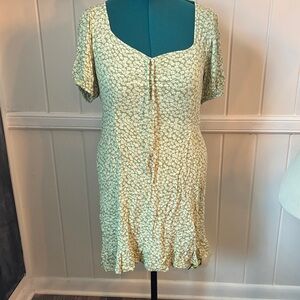 EUC Green floral Short Sleeve Dress